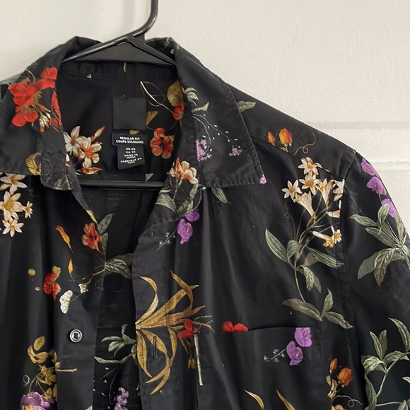Floral H&M Button down Shirt - Picture 2 of 3